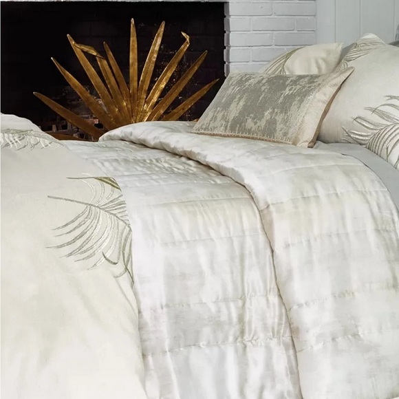 Michael Aram Watercolor Print
Textured Quilt - Picture 5 of 5